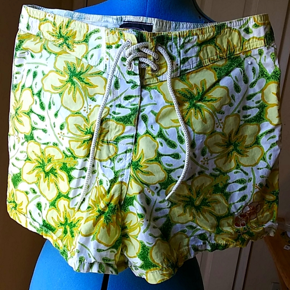 Lily print board shorts